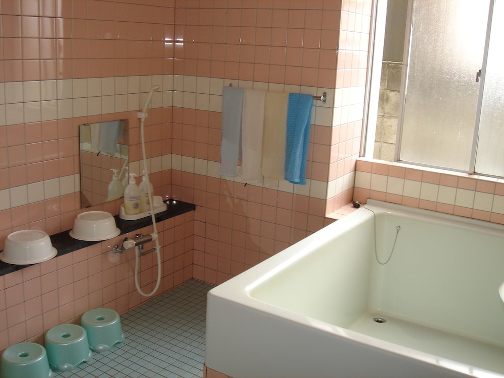 Single Room Shared Bathroom, Toilet photo 2