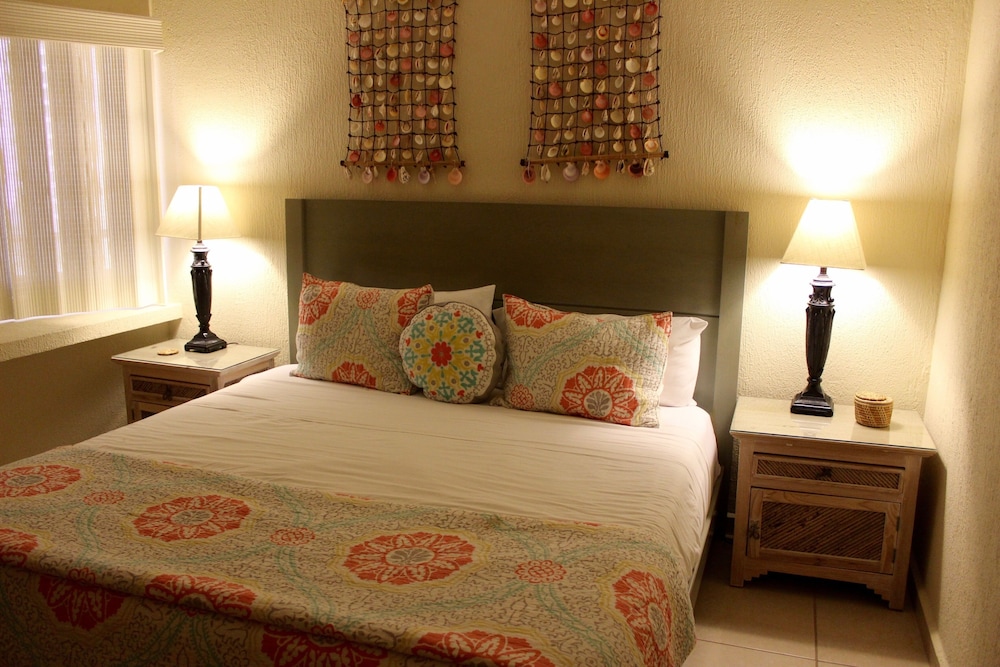 Condo, 2 Bedrooms, Sea View