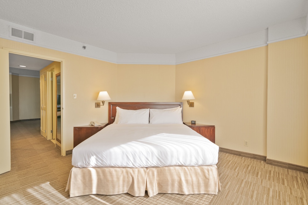 2 Bedroom, 2 King Beds - Photo 8