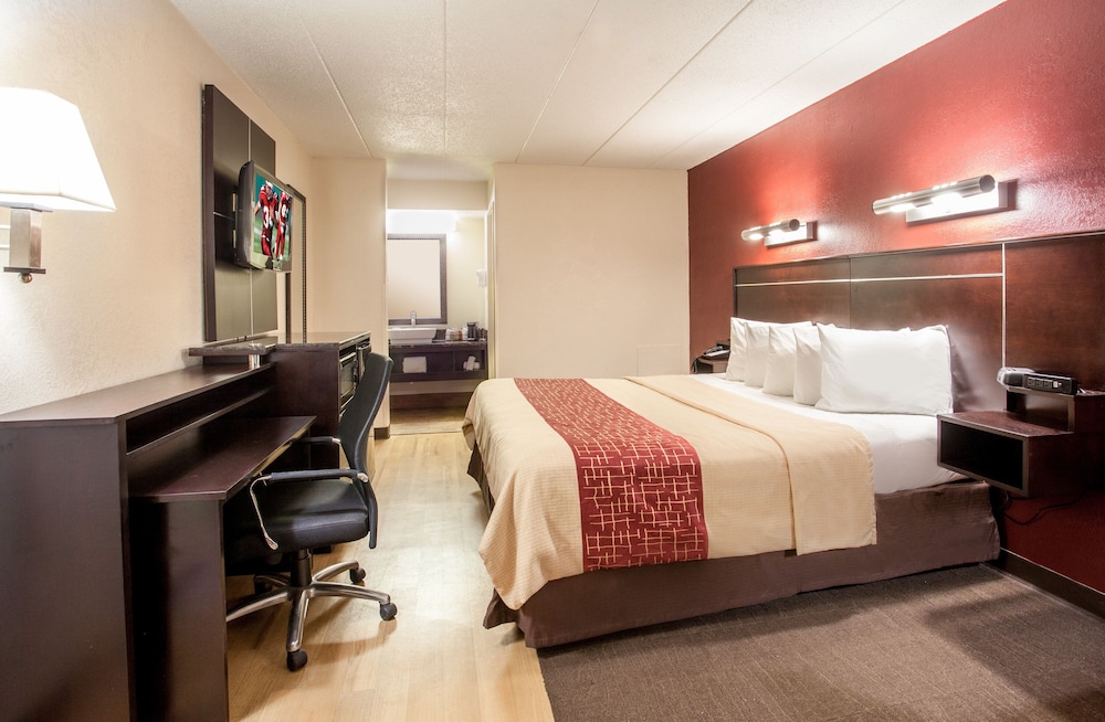 Superior Room, 1 King Bed, Accessible, Non Smoking - Photo 5