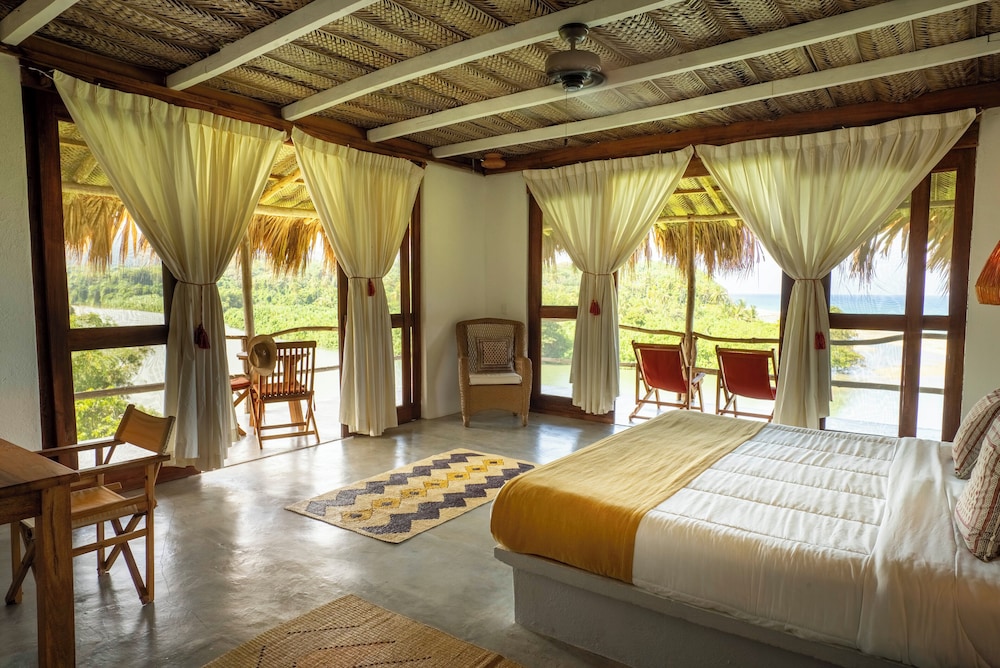 Suite, 1 King Bed, Sea View photo 1