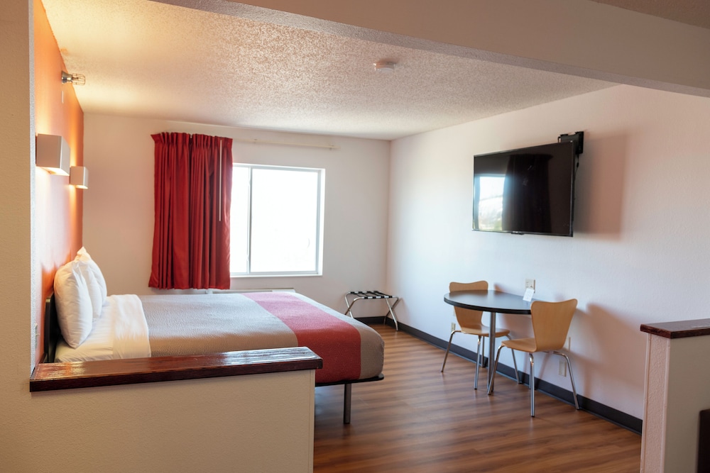 Superior Single Room, 1 King Bed, Non Smoking photo 2