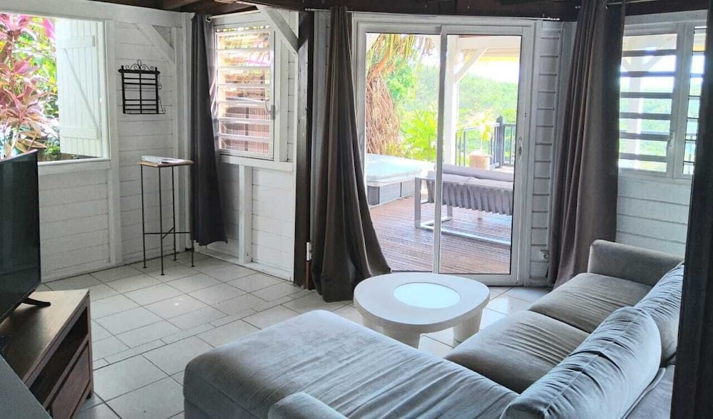 Family Bungalow, 2 Bedrooms, Hot Tub, Sea View photo 2
