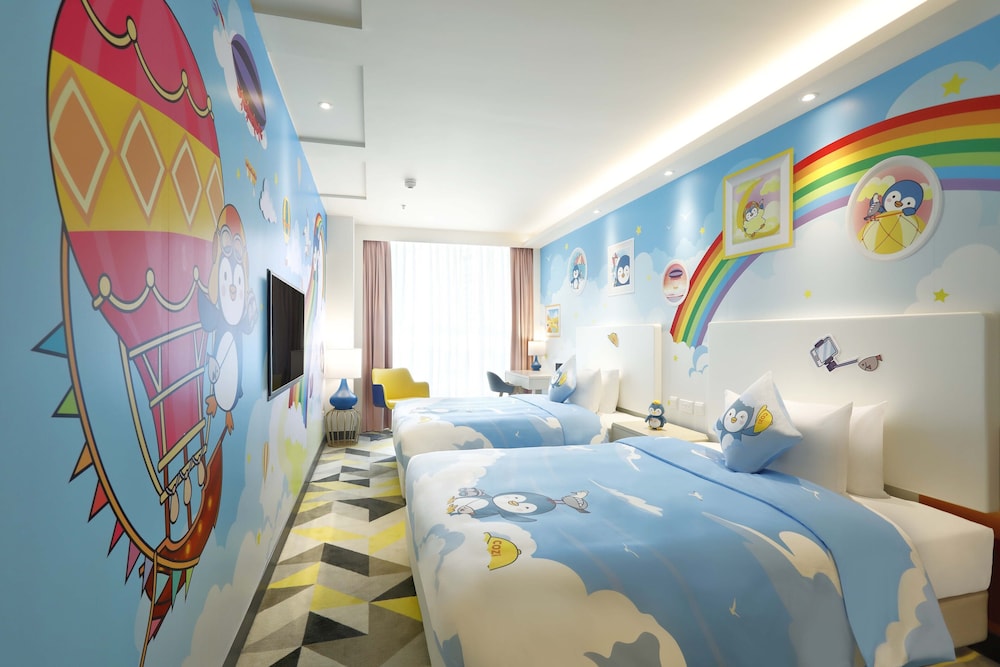 Penguin Family room
