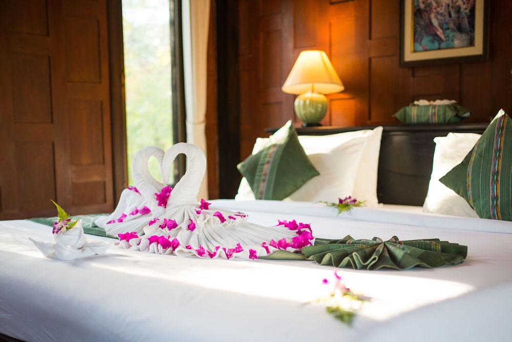 Sukhothai Lake Suite photo 3