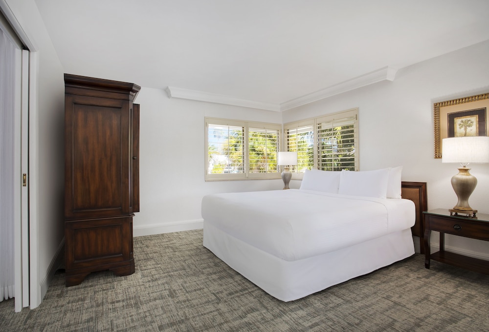 Two Bedroom Suite 1 King 1 Queen Bed - Photo 1