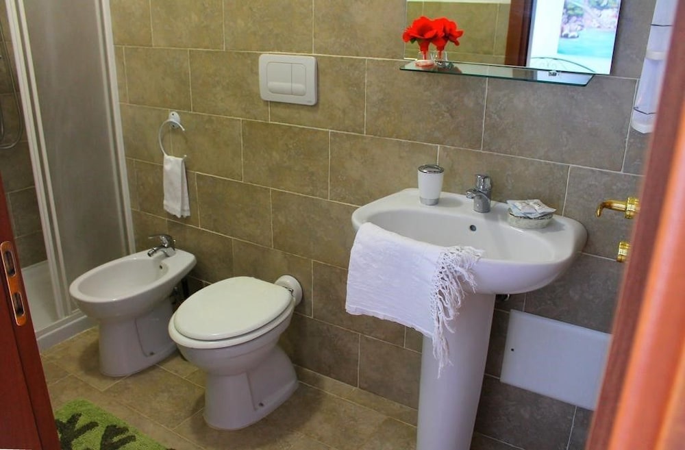 Triple Room, Private Bathroom photo 2