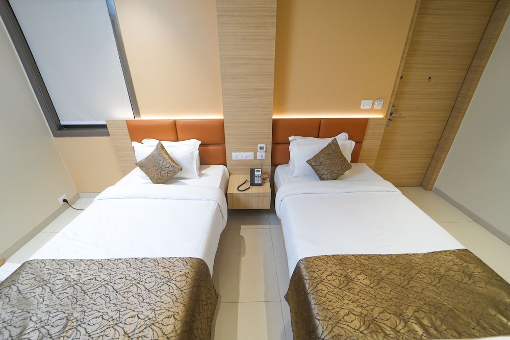 Deluxe Double or Twin Room photo 3