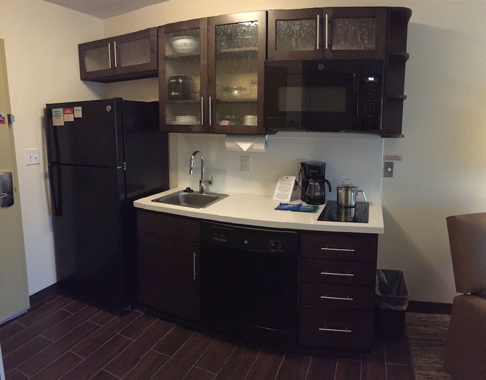 Studio Suite, 1 Queen Bed, Accessible, Kitchen (Communication) photo 1