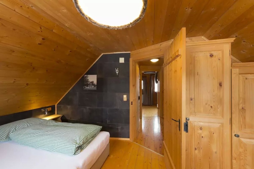 Cabin (Alpine) photo 3