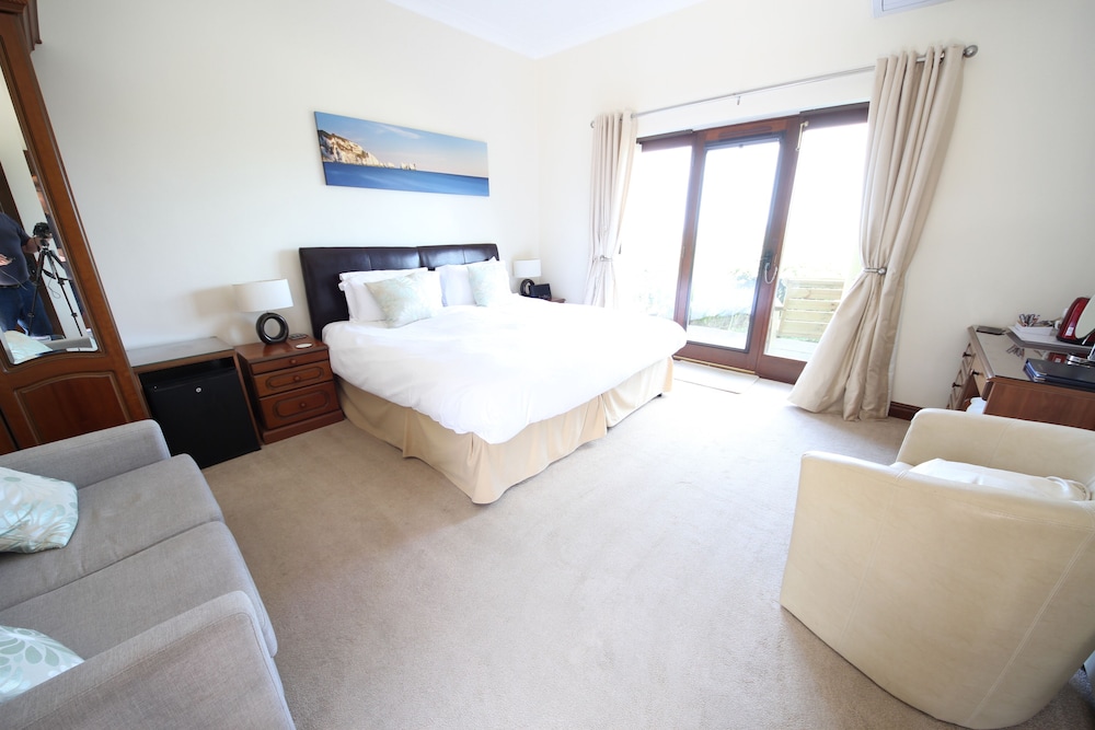 Superior Double Room, Ensuite, Sea View (Tennyson View)