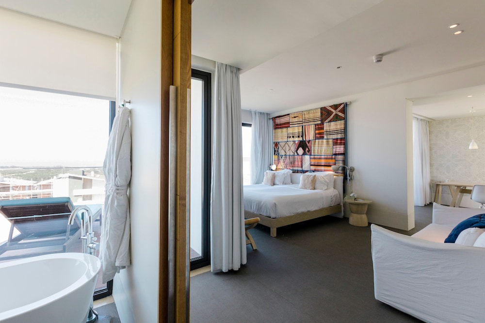 Superior Suite, 1 Bedroom, Terrace, Golf View thumbnail 6