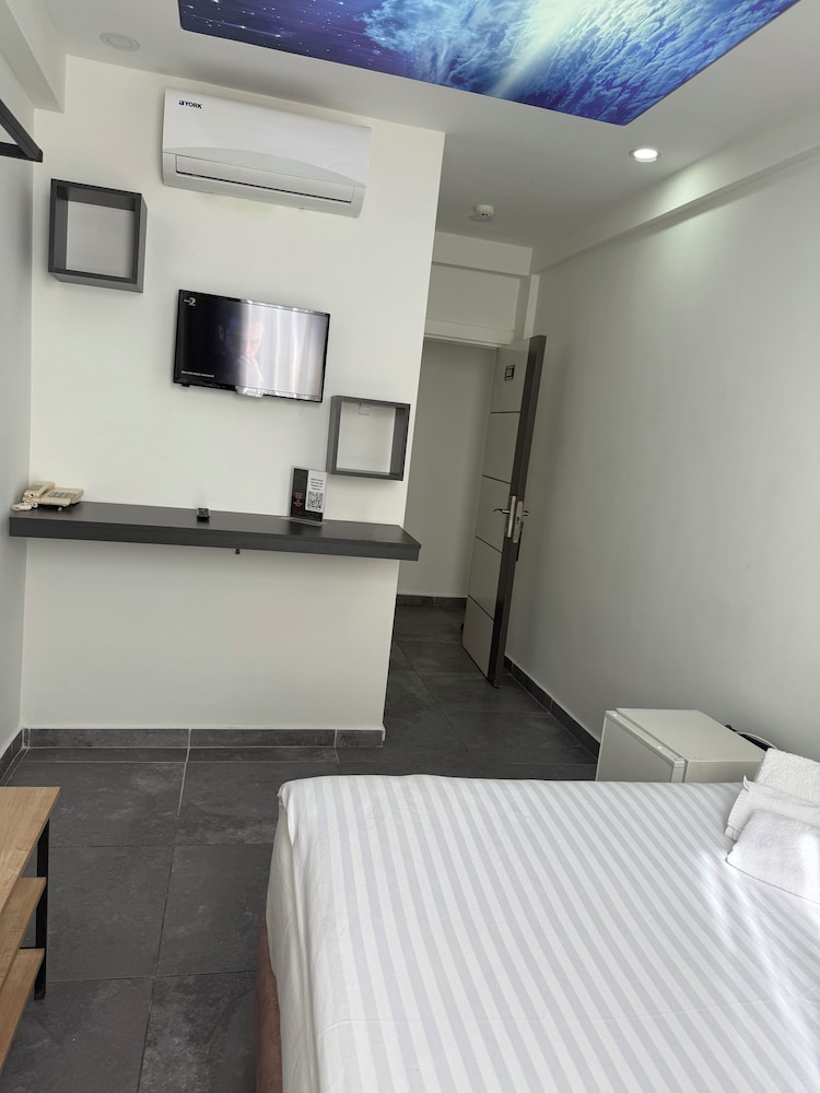Economy Room - Photo 6