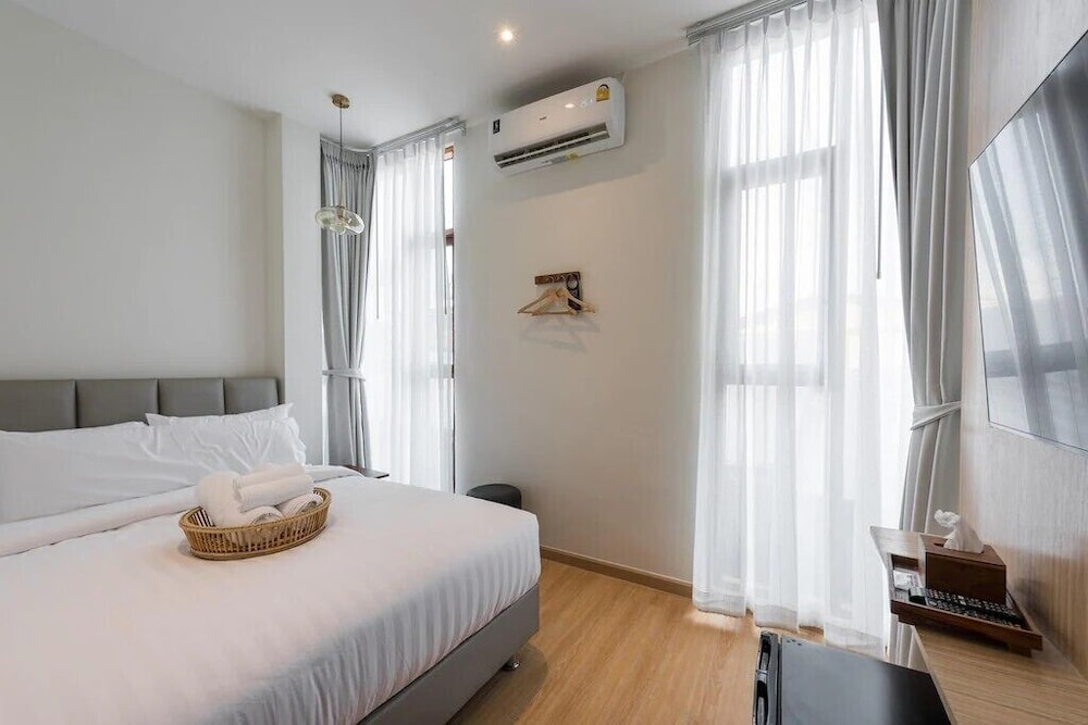 Deluxe Corner room