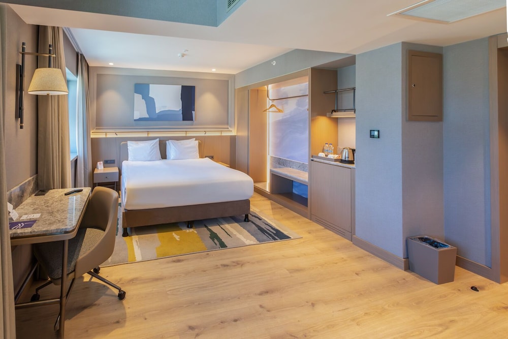 DELUXE KING ROOM WITH GARDEN VIEW photo 2