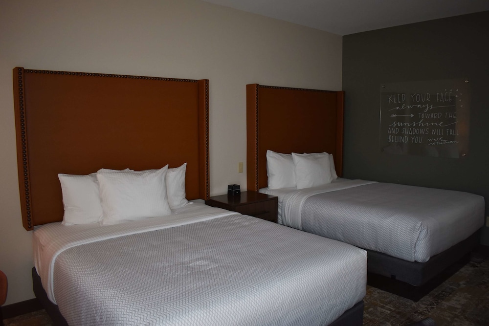Deluxe Room, 2 Queen Beds, Non Smoking - Photo 2