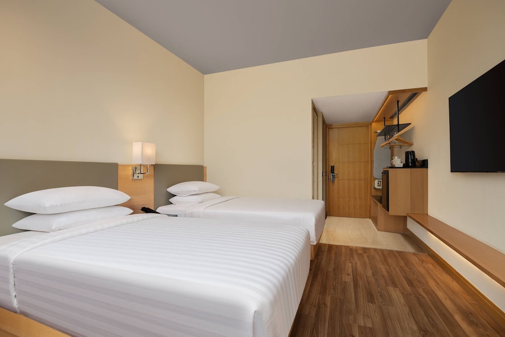 Room, 2 Twin Beds, City View - Photo 2