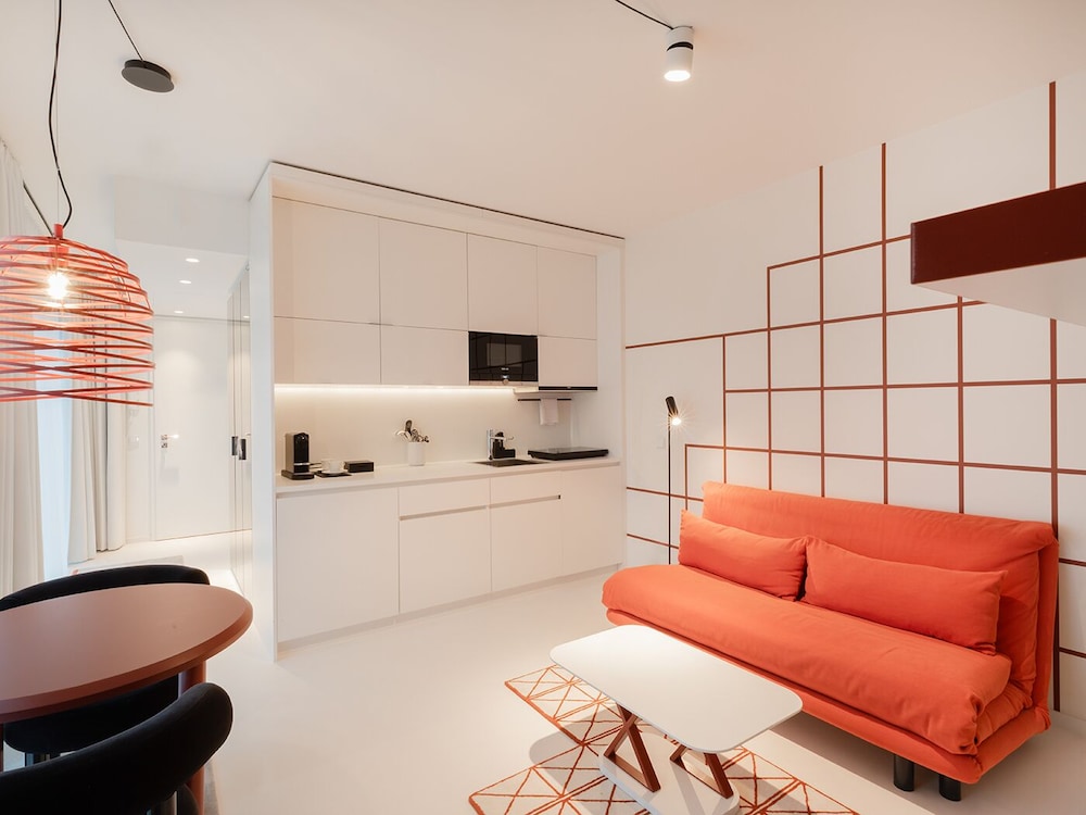 Room (Urban)