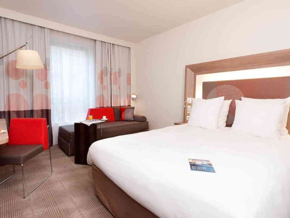 Suite, 1 King Bed - Photo 3