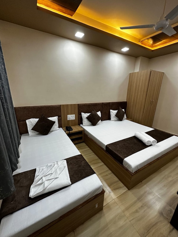 Premium Triple Room, City View