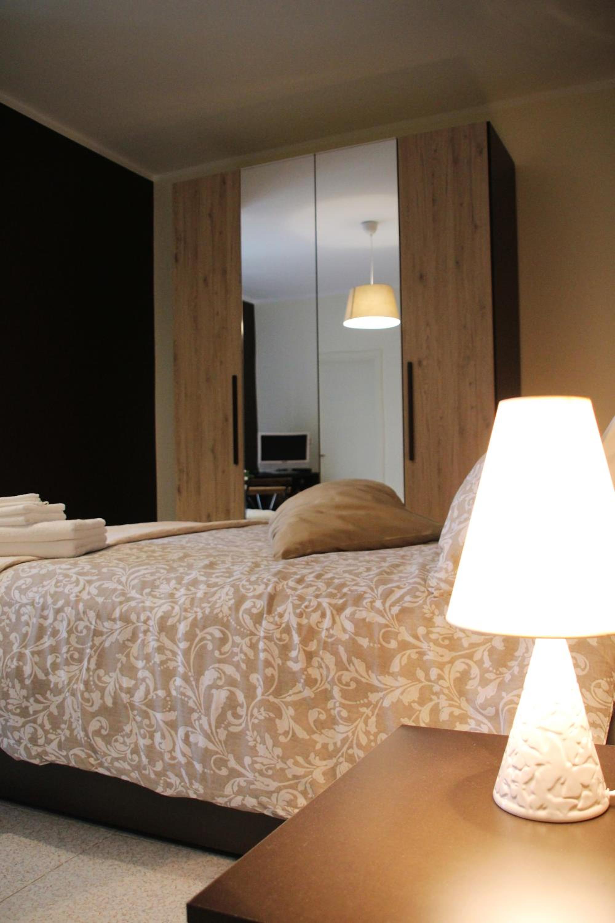 Queen Room with Balcony - Photo 1