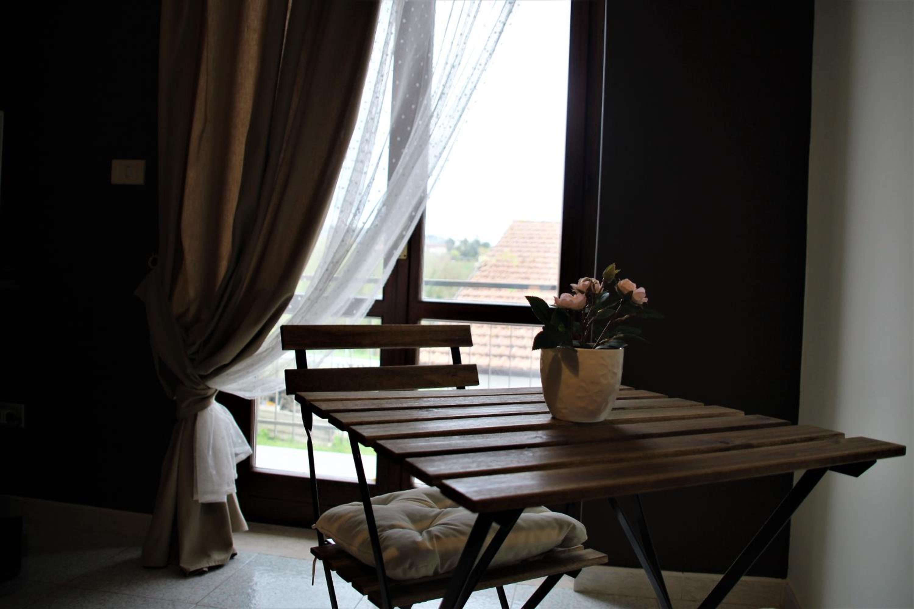 Queen Room with Balcony - Photo 4