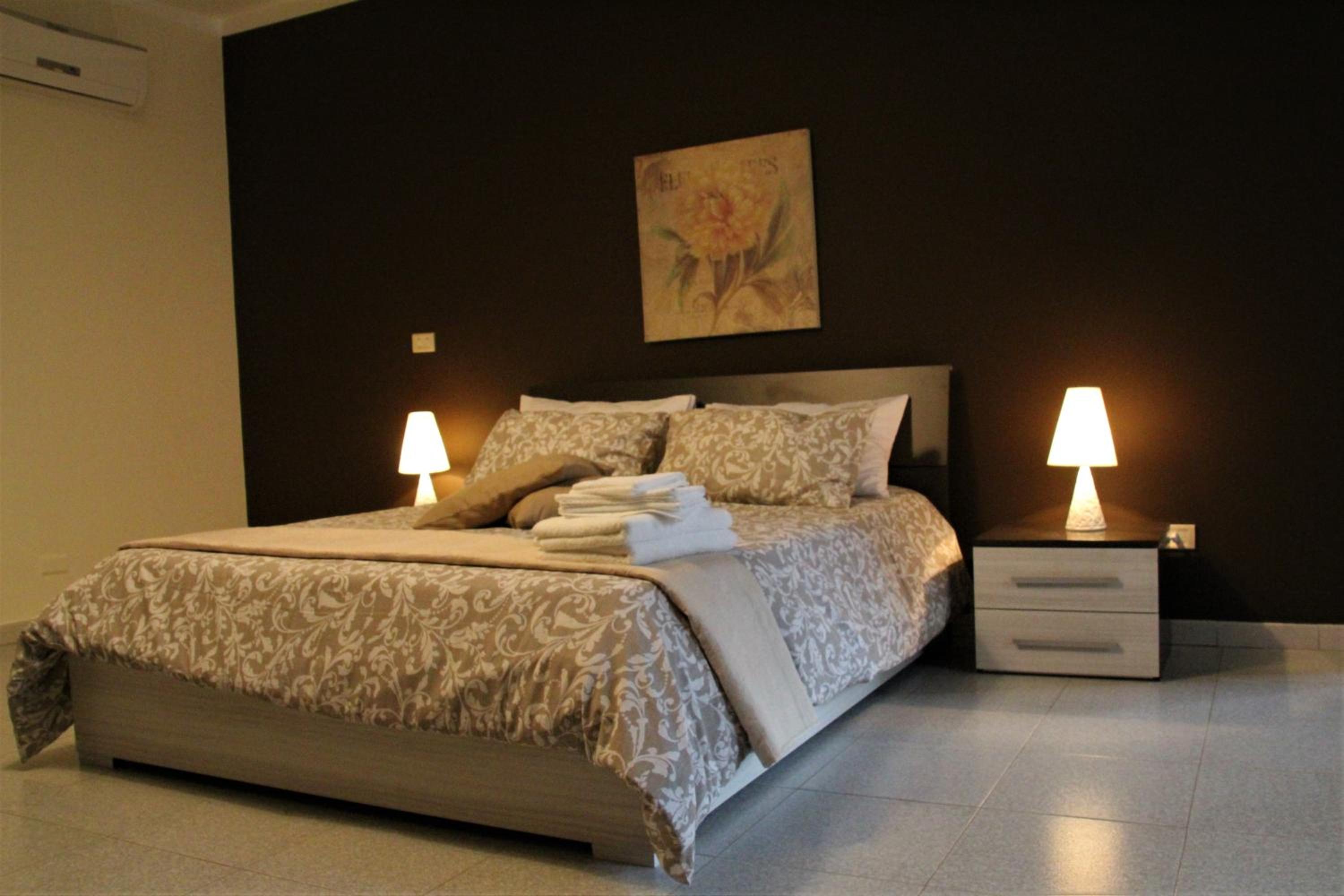 Deluxe Room - Photo 6
