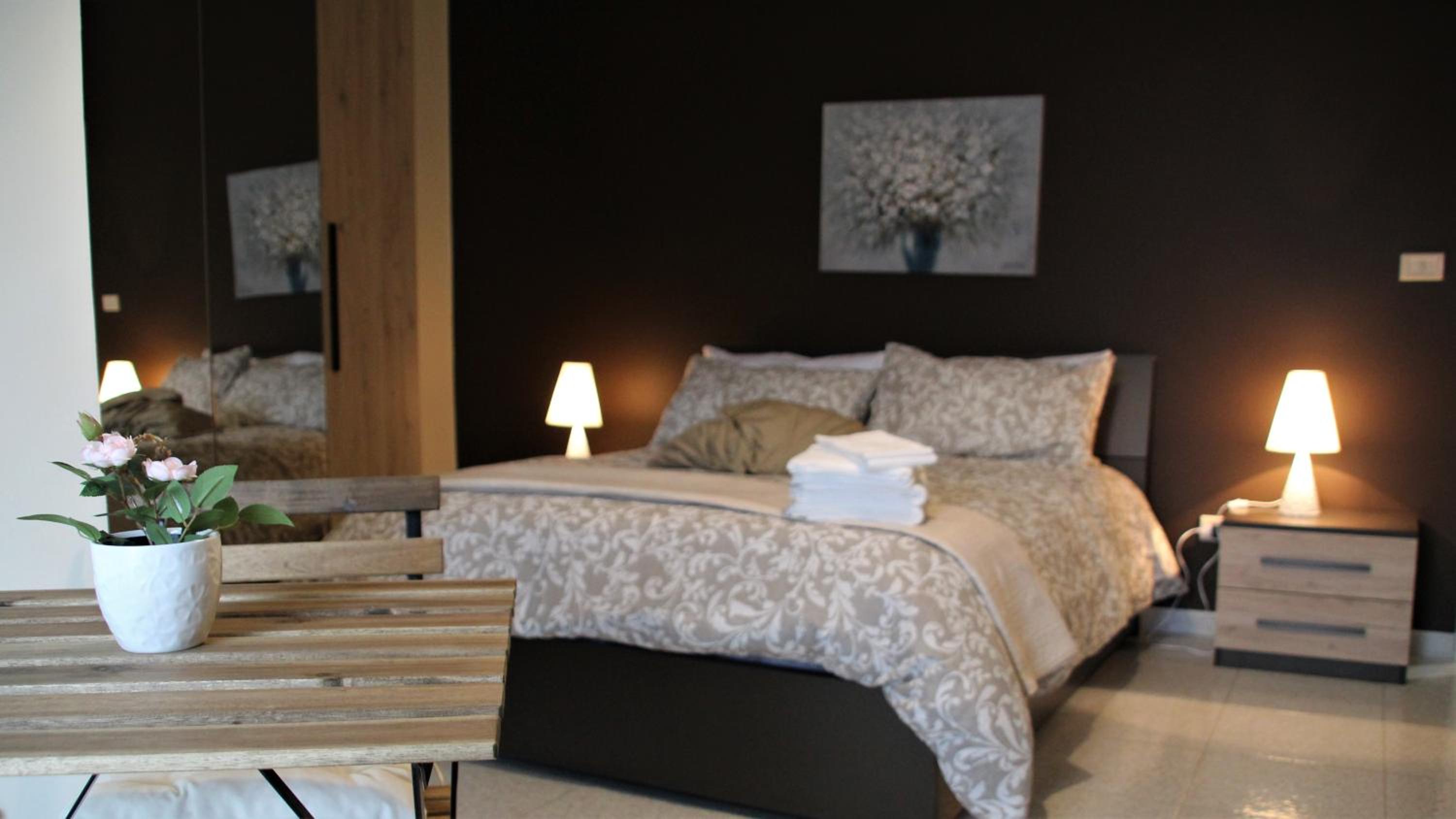 Queen Room with Balcony - Photo 5