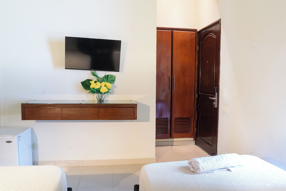 Standard Twin Room - Photo 3