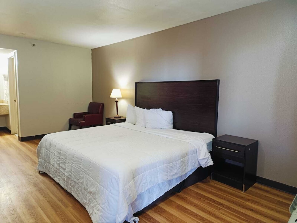 Room, 1 King Bed, Non Smoking - Photo 1
