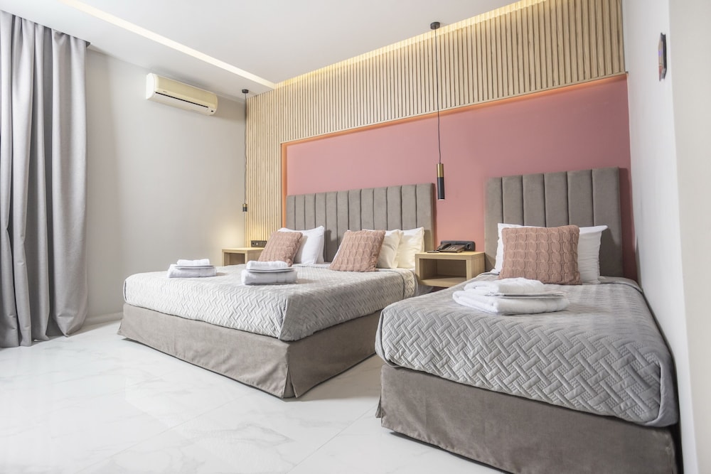 Grand Triple Room, Pool View photo 1