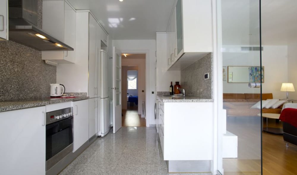 Apartment, 3 Bedrooms, Pool Access photo 3