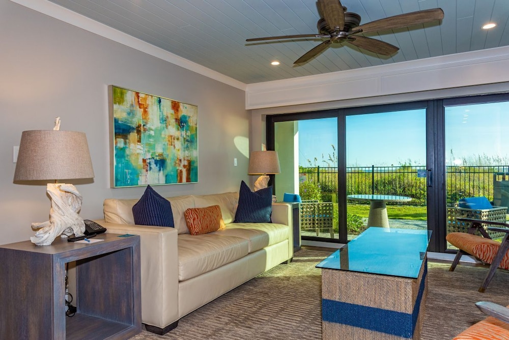 Oceanfront 1 Bedroom King Suite