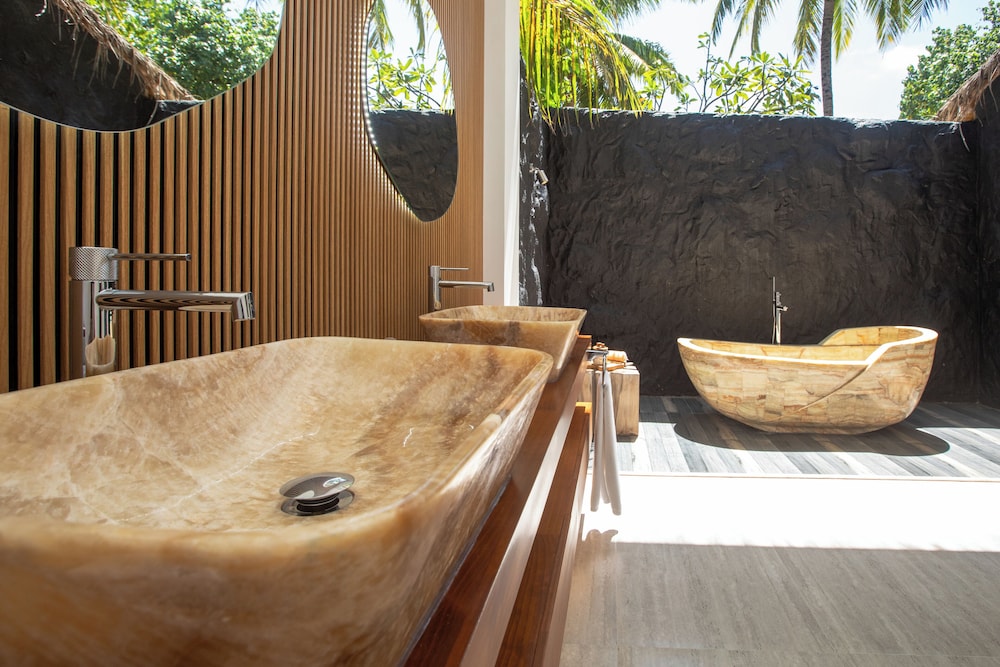 Suite, 3 Bedrooms, Ocean View, Beachfront photo 3