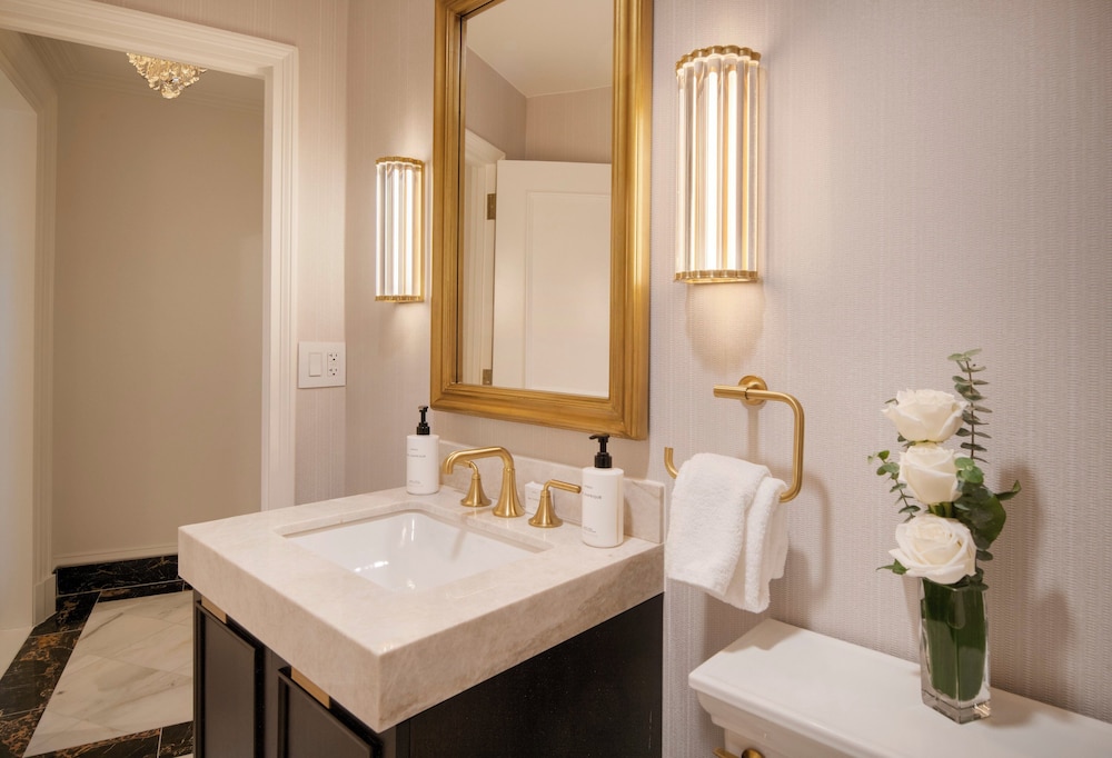 Suite, 1 King Bed (Theodore Roosevelt, Wash Monmt View) thumbnail 5