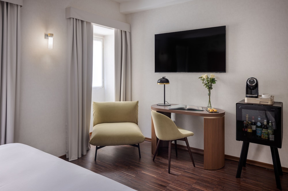 Premium Double Or Twin Room photo 2