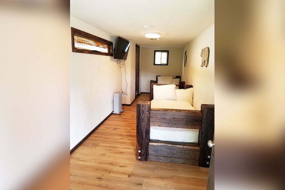 Economy Room, 2 Twin Beds photo 1