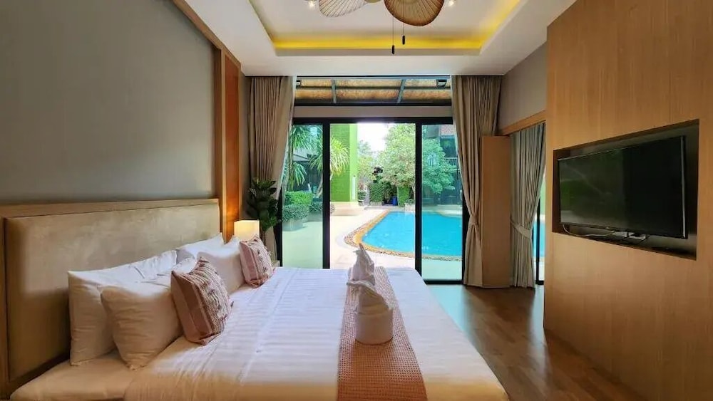 Family Room - Photo 10