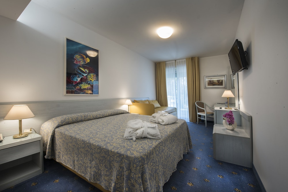Triple Room, Terrace photo 2