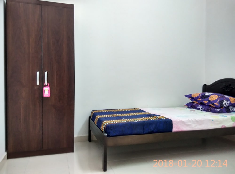 Family House, 3 Bedrooms, 2 Bathrooms photo 2