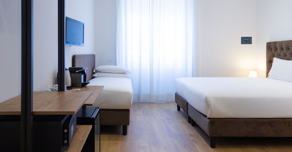Deluxe Double or Twin Room photo 2