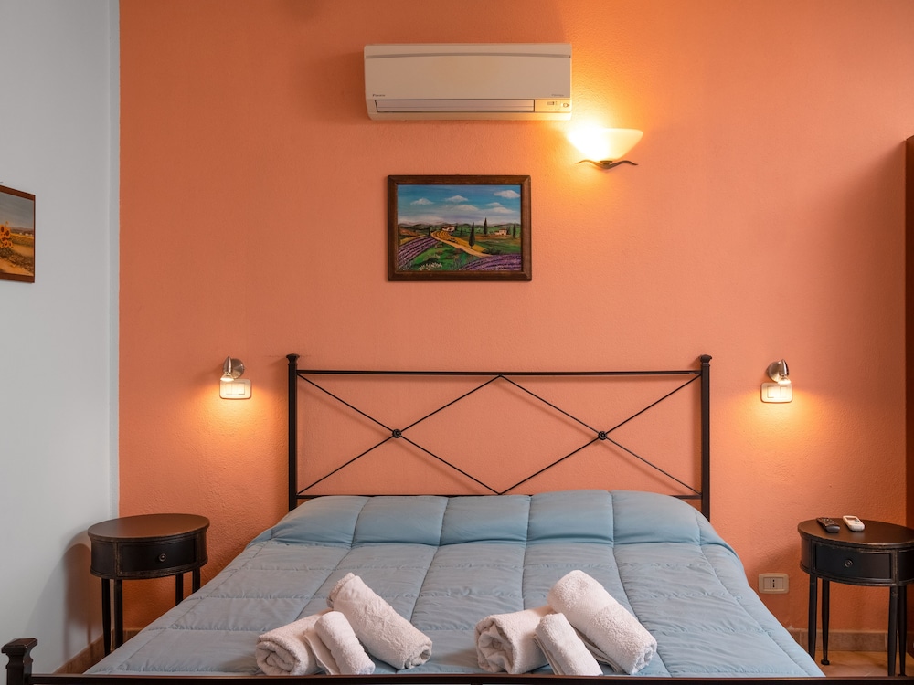 Comfort Studio, 1 Bedroom, Private Bathroom, Ground Floor photo 3