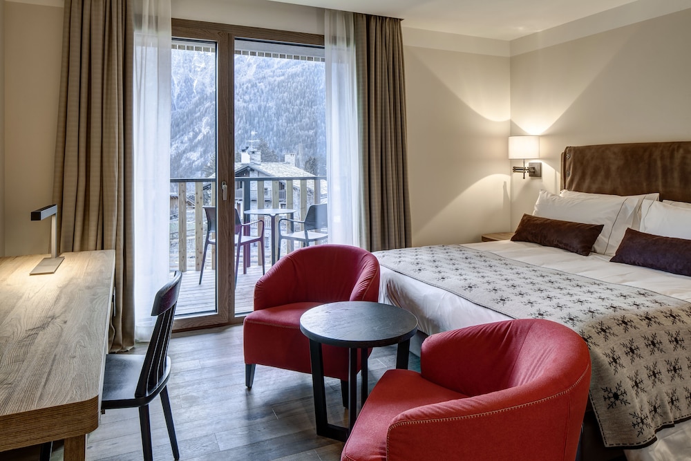 Deluxe Double or Twin Room
