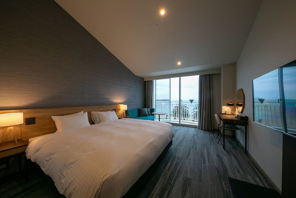 Superior Double Room, 1 King Bed, Non Smoking, Ocean View - Photo 1