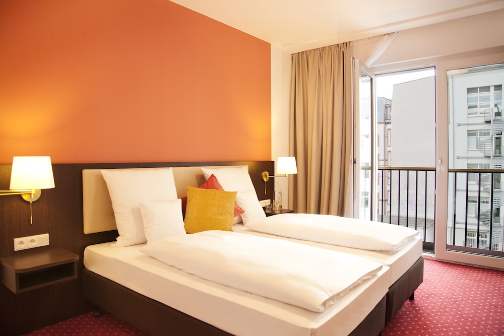 Comfort Double or Twin Room (with balcony) photo 2