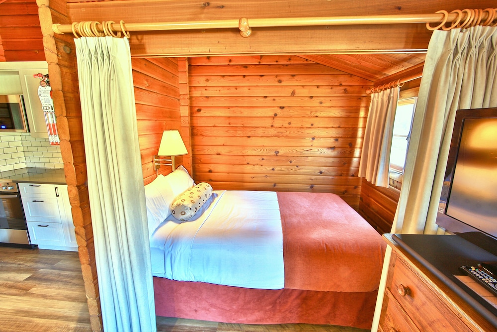 Family Quadruple Room, 1 Bedroom, River View photo 2