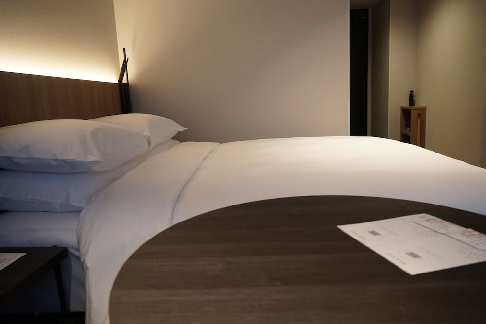 Room, 2 Twin Beds, Bathtub, Corner - Photo 2