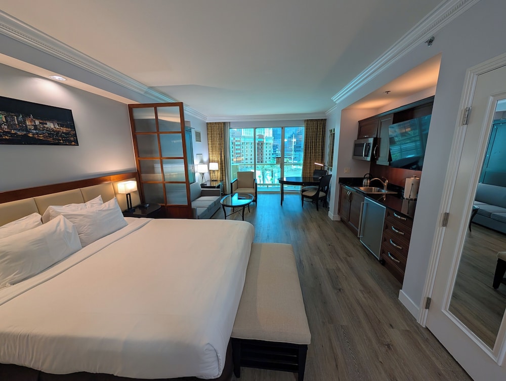 Elite Remodeled Studio with Balcony