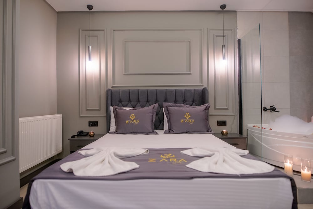 Deluxe Double Room, 1 Queen Bed, City View photo 1