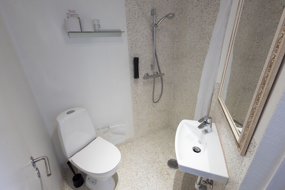 Standard Double Room - Photo 4